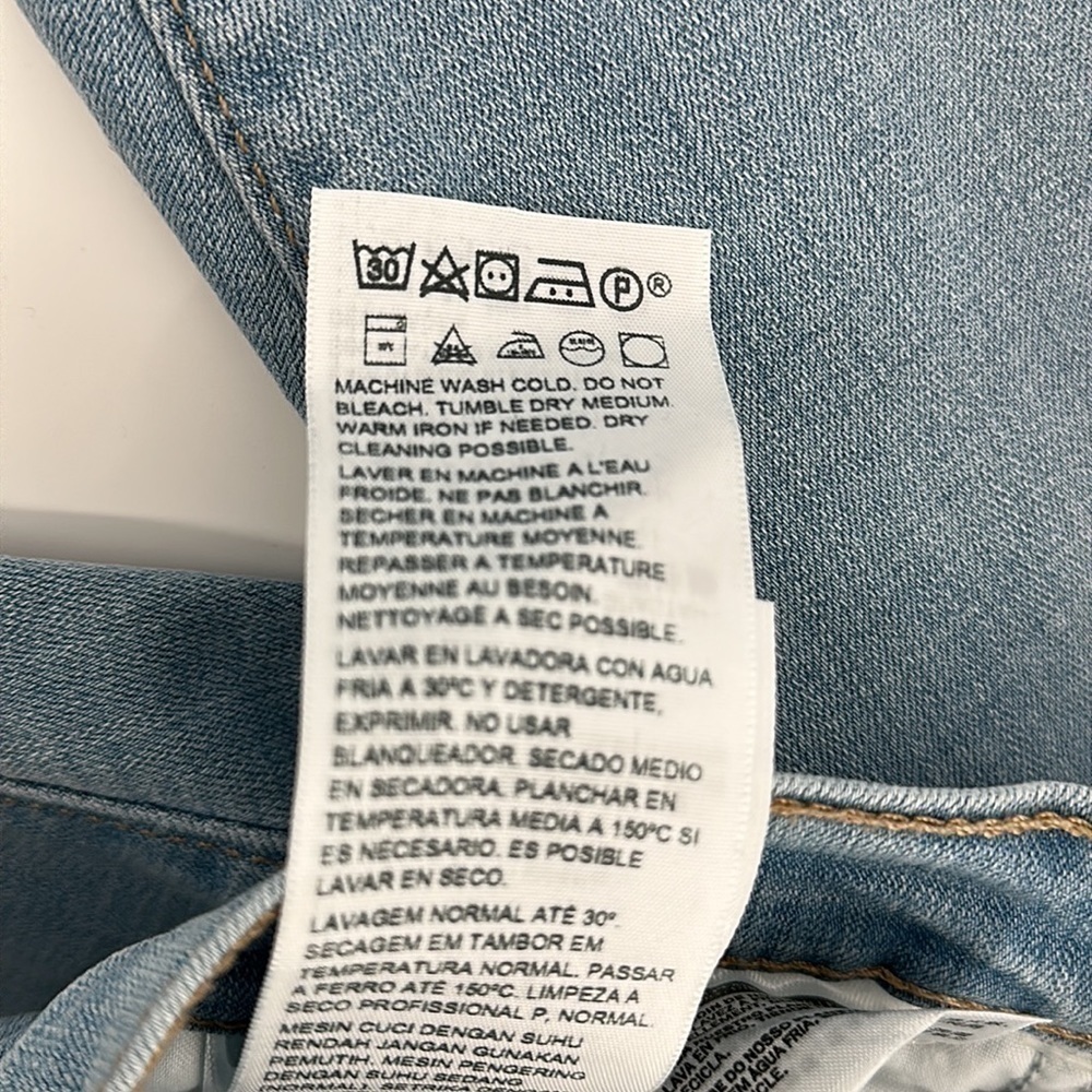 Levi's Light Wash Boyfriend Jean Size 16 NWT - Picture 8 of 12
